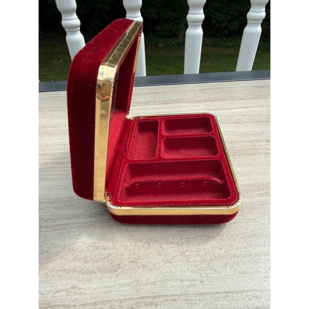 Vintage shields red velvet mirrored men’s accessory case